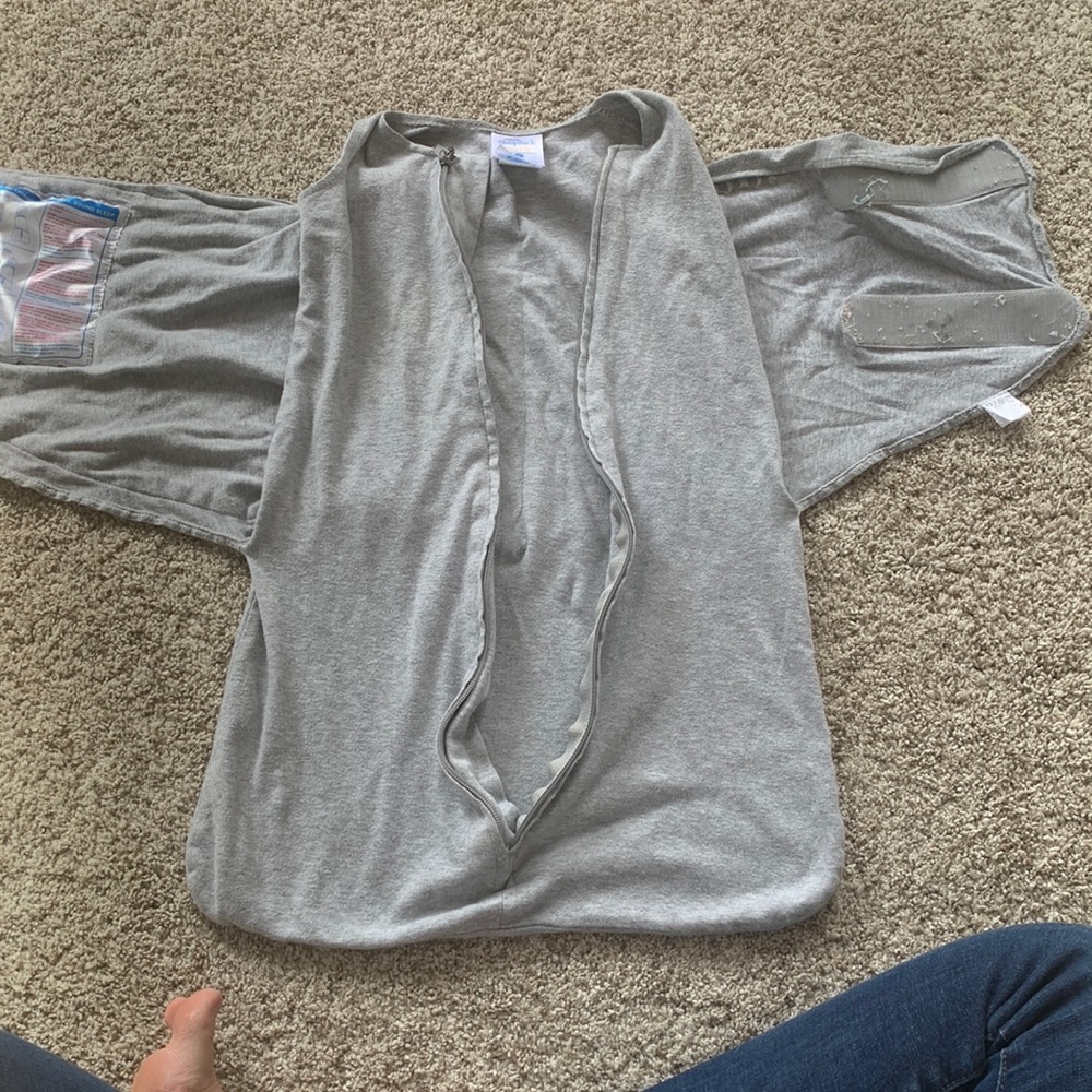 Halo sleepsack swaddle size small 3-6 months light grain - EUC